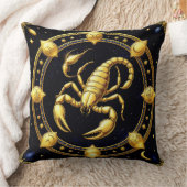 ゴールデンスコーピオン〔占星術の〕十二宮図デザインウィズア装飾品 クッション (ブランケット)