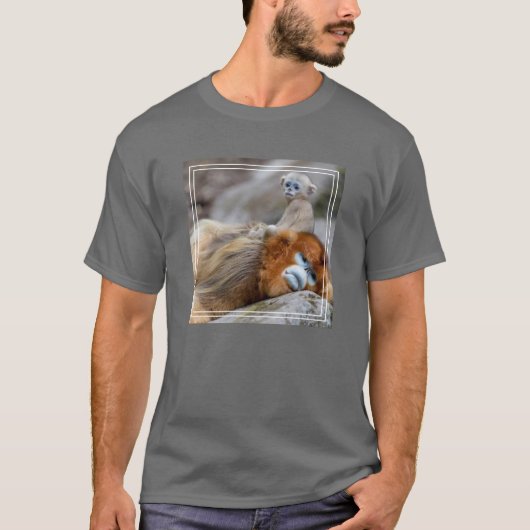 ゴールデンスナブ鼻モンキーパパとベビー Tシャツ (正面)