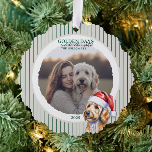 ゴールデンドゥードル犬のクリスマスフォト オーナメントカード (インサイチュ (木))