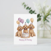 ゴールデンドゥードル犬の誕生日ケーキ ポストカード (スタンド正面)