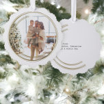 ゴールデンフレームフォトクリスマスパーソナライズされた オーナメントカード<br><div class="desc">ゴールデンフレームフォトクリスマスホリデパーソナライズされたーオーナメントカード – トレンディー金ゴールドラインのフレーム詳細で特集このAmazingオーナメントカードに自分の写真を追加。ホリデーカー違うドに素晴らしい伝統的アイディア。受信者は自分のツつるリーからあなたのカードを取得することができる。</div>
