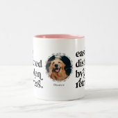 ゴールデンモダンレトリバー犬の恋人1枚の写真カスタム ツートーンマグカップ (中央)