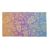 ゴールデンラグジュアリーペイズリーオンブルー、パープル、オレンジ 枕カバー (裏面-左)