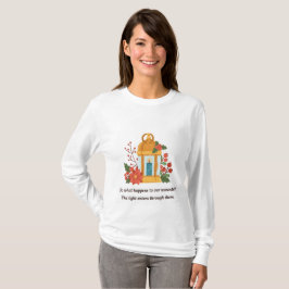 ゴールデンランタン|癒しの光と精神的な希望 Tシャツ
