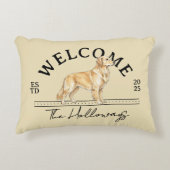 ゴールデンリトリカスタムーバーの家族の名前へようこそ アクセントクッション (正面)