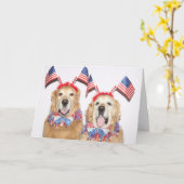 ゴールデンリトリバー7月4日飛んでいるフラグ カード (黄色い花)