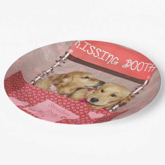 ゴールデンリトリーバーブキスをするース ペーパープレート (アングル)