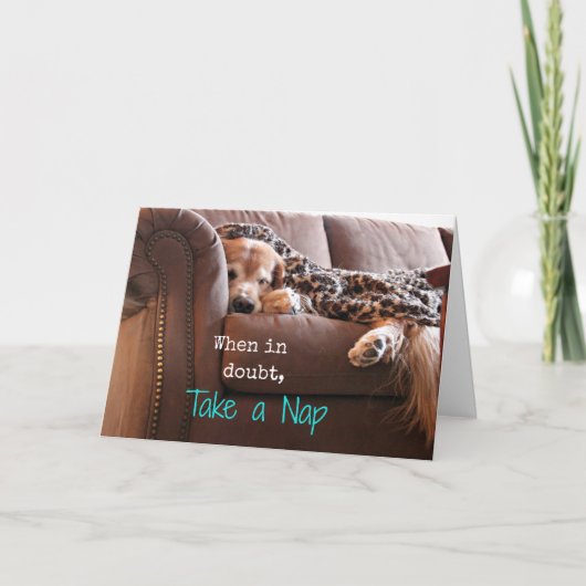 ゴールデンレトリエバーが昼寝を取る カード (正面)