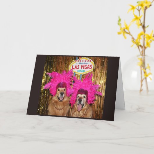 ゴールデンレトリエバーエキサイティングなショーガールズ誕生日 カード (黄色い花)