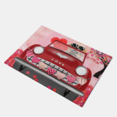 ゴールデンレトリエバードッグカーとハートバレンタイン ドアマット (アングル)