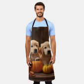 ゴールデンレトリエバーパピー秋デライトカボチャ エプロン (着用した状態)