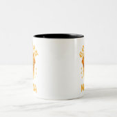 ゴールデンレトリエバーママ犬の恋人ペット恋人の女性 ツートーンマグカップ (中央)