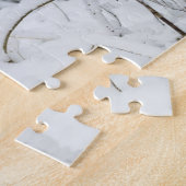 ゴールデンレトリバーが川を見る雪の中 ジグソーパズル (側面)