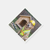 ゴールデンレトリバーが懸命帽子とベストを着て スタンダードカクテルナプキン (角)