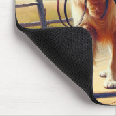 ゴールデンレトリバーが散歩に出る マウスパッド (コーナー)