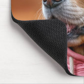 ゴールデンレトリバーとキットインピンクフード付きスウェットシャツ マウスパッド (コーナー)