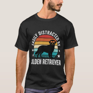 ゴールデンレトリバーのレトロな夕日 に気を取られやすい Tシャツ