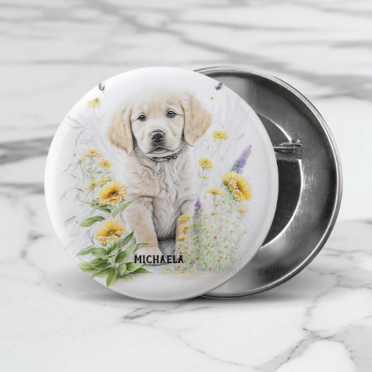 ゴールデンレトリバーの子犬と花のモノグラム名 缶バッジ
