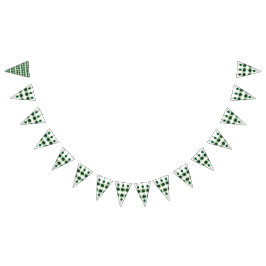 ゴールデンレトリバーの子犬は草の生えた野に座っている バンティングフラッグ