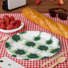 ゴールデンレトリバーの子犬は草の生えた野に座っている ペーパープレート