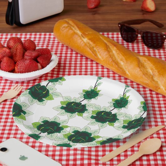 ゴールデンレトリバーの子犬は草の生えた野に座っている ペーパープレート (ピクニック)