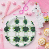 ゴールデンレトリバーの子犬は草の生えた野に座っている ペーパープレート (パーティー)