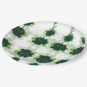 ゴールデンレトリバーの子犬は草の生えた野に座っている ペーパープレート (アングル)