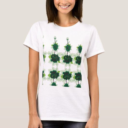 ゴールデンレトリバーの子犬は草の生えた野に座っている Tシャツ (正面)