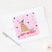 ゴールデンレトリバー誕生日ピンクの背景バブル スクエアシール (封筒)