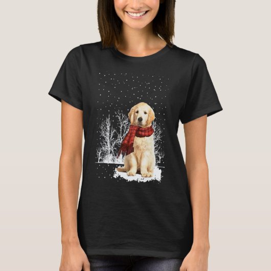 ゴールデンレトリバー 冬のマフラー 犬 木 森林 雪 Tシャツ (正面)