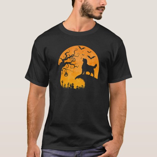 ゴールデンレトリバー 犬 月 ハロウィン 森で吠える Tシャツ (正面)