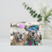 ゴールデンレトリバーin冬の帽子ホリデークリスマス シーズンポストカード (スタンド正面)