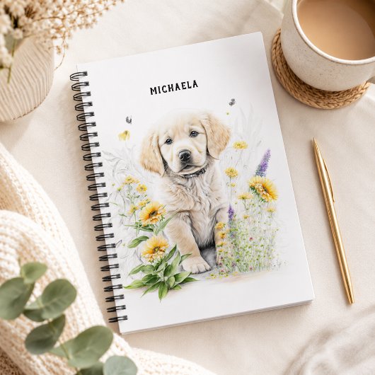 ゴールデンレトリーバーの子犬の花のモノグラム名 ノートブック