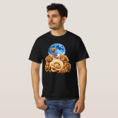 ゴールデンローズと青い満月　天体美学 Tシャツ (正面フル)