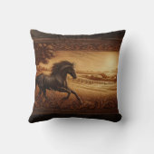 ゴールデン威厳のあるサンライズフィールドで馬がギャロピンイン クッション (裏面)