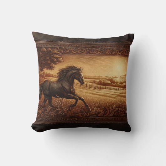 ゴールデン威厳のあるサンライズフィールドで馬がギャロピンイン クッション (正面)