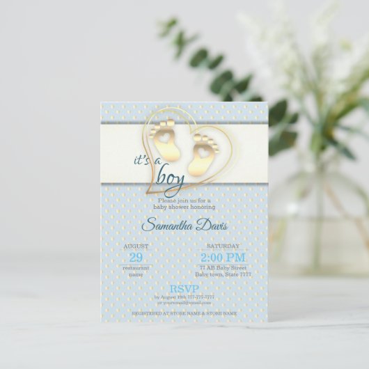 ゴールデン男の赤ちゃんの足跡とハートベビーシャワー インビテーションポストカード (スタンド正面)