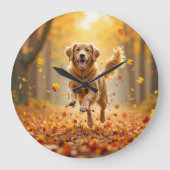 ゴールデン走レトリバーの秋の森 ラージ壁時計 (正面)