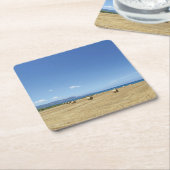 ゴールデン転がオブヘイと深いブルーシーデザイン スクエアペーパーコースター (アングル)