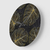 ゴールデン離れモンステラのフローラ、ロマンチックなシームレス。 ラージ壁時計 (傾斜)