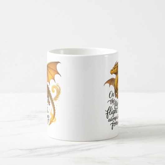 ゴールデン飛んでいるドラゴン常に前方に急上昇 コーヒーマグカップ (中央)