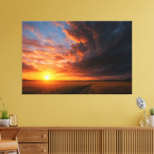 ゴールデン・フィールドを覆うドラマチックな夕日と雲 キャンバスプリント (インサイチュ (リビング))