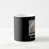 ゴールデン・リトリーバーそれは堅い生命子犬のマグです コーヒーマグカップ (中央)