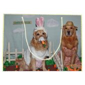 ゴールデン・リトリーバーのイースターのウサギのにんじんパッチ ラージペーパーバッグ (裏面)