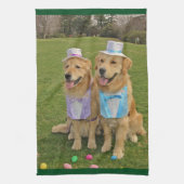 ゴールデン・リトリーバーのイースターエッグの狩り キッチンタオル (縦)
