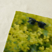 ゴールデン・リトリーバーのベビー犬の子犬おもしろいなペット写真の ビーチタオル (インサイチュ)