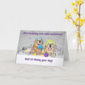 ゴールデン・リトリーバーの泡風呂の母の日 カード (黄色い花)