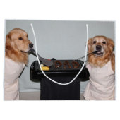 ゴールデン・リトリーバーの父の日のパパのバーベキュー ラージペーパーバッグ (裏面)