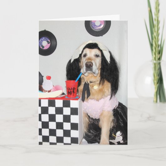 ゴールデン・リトリーバーの50年代の女の子の誕生日 カード (正面)