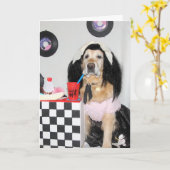 ゴールデン・リトリーバーの50年代の女の子の誕生日 カード (黄色い花)